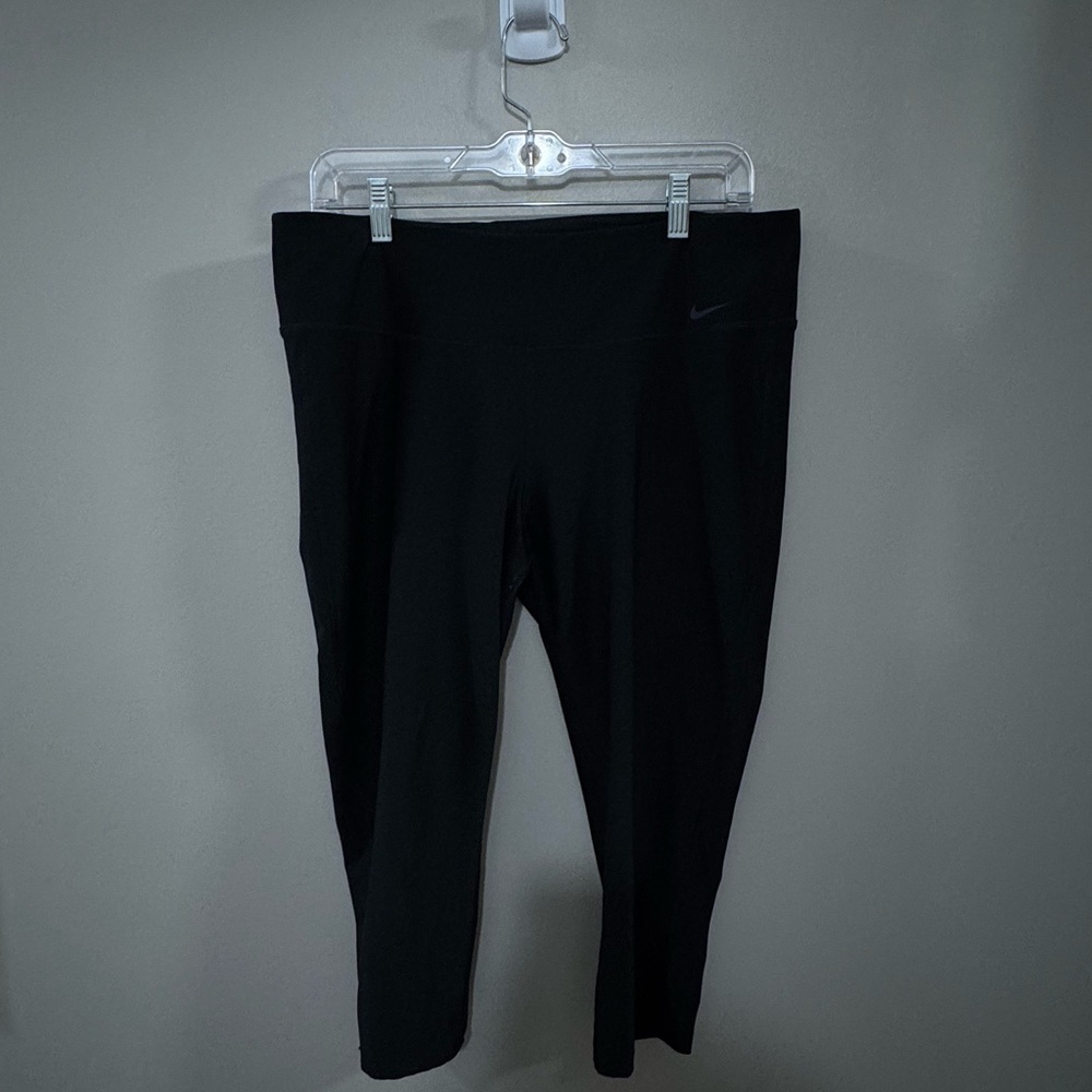 Women's Nike Dri Fit Capri Black Athletic Leggings. Size XL